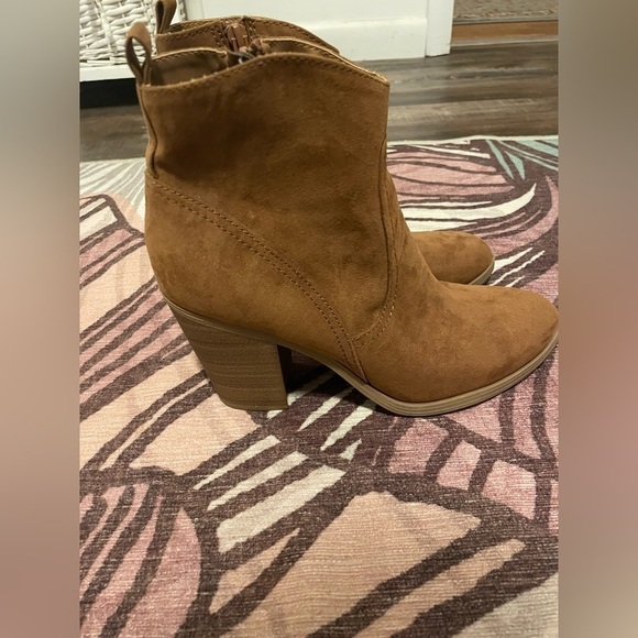 Brown booties size 9 - Picture 1 of 7